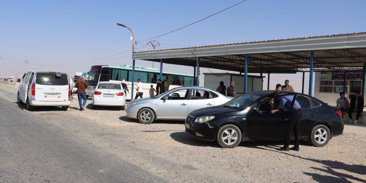 بعد أسبوعين من الإغلاق.. طريق الطبقة ـ سلمية ينبض من جديد