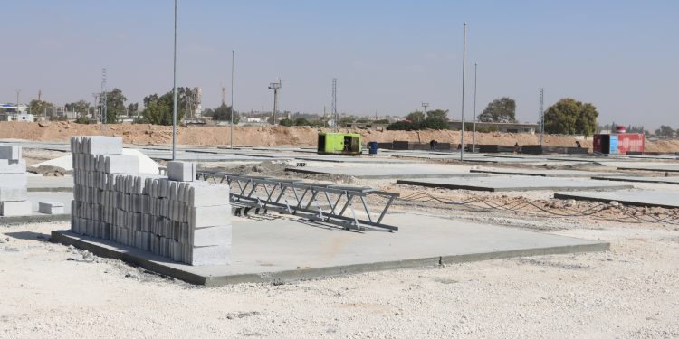 الطبقة تنشئ مخيماً لإخلاء المهجرين من المدارس واستئناف التعليم