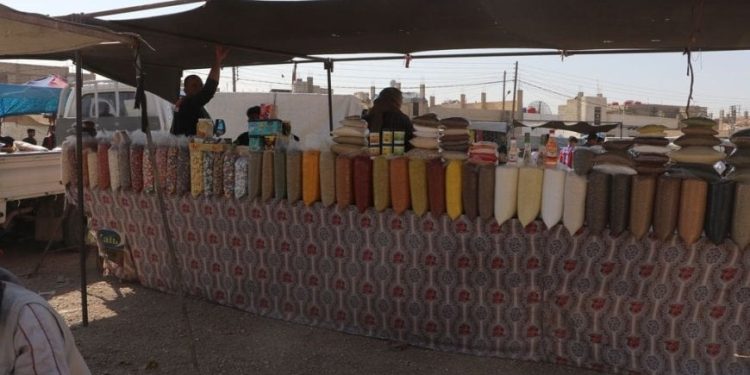 الأسواق الشعبية المتنقلة.. وجهة للأهالي وللتجار من ذوي الدخل المحدود