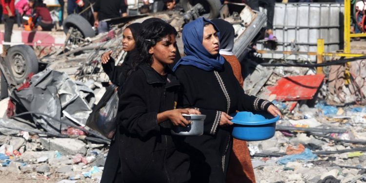 نساء وفتيات غزة بحاجة للأمان والرعاية الإنسانية