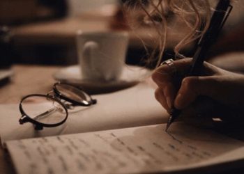 الكتابة على وقع الانكسار