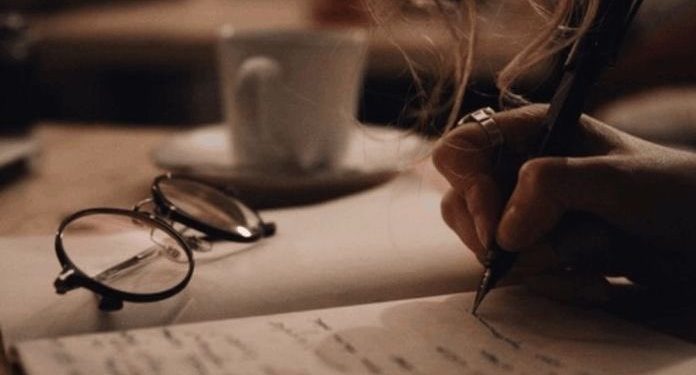 الكتابة على وقع الانكسار