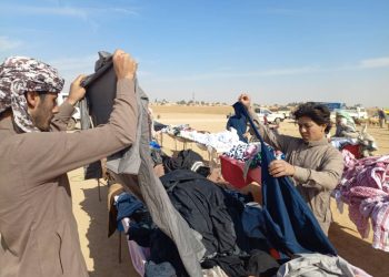 تجارة الألبسة المستعملة.. ملاذ أهالي تل حميس من الغلاء ومهنة تعكس روح التكافل بين الشعوب