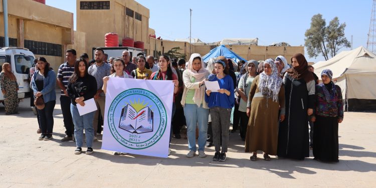 بين التهجير والتحديات.. معلمو عفرين والشهباء يحافظون على حق الطلاب في التعلم