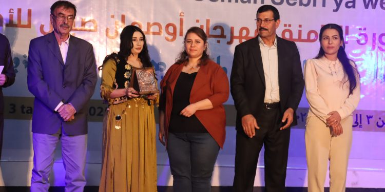 حضور نسوي ضئيل يطبع فعاليات مهرجان “أوصمان صبري” في قامشلو