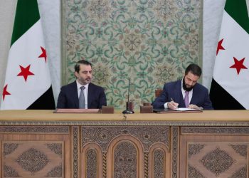 سياسيون وحقوقيون: الإعلان الدستوري تكريس المركزية وتهميش السوريين