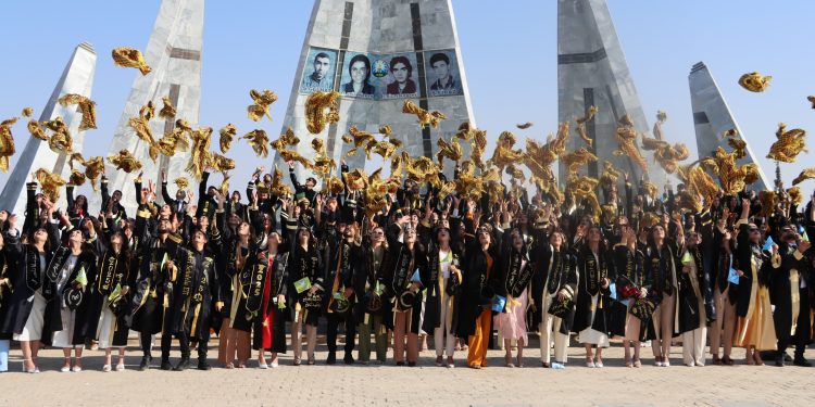 رغم الصعوبات والتحديات.. تخرج الدفعة الرابعة لطلبة جامعة كوباني