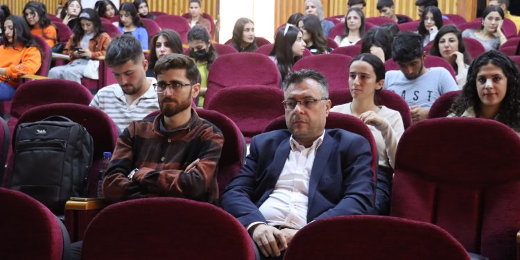 أول ندوة علمية عالمية في جامعة روج آفا بقامشلو بمشاركة أكاديميين من جامعات دولية