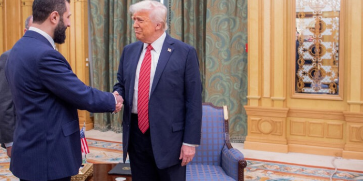 الحكومة الانتقالية بين الشرعية الوطنية والمطالب الأمريكية