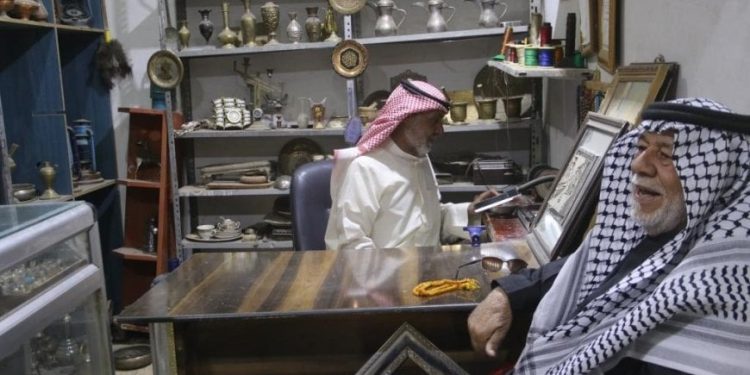 حارس للأنتيكا يحفظ ذاكرة هجين القديمة