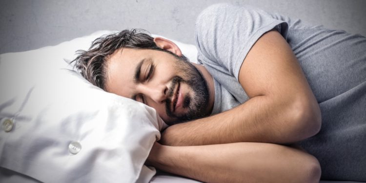 ليلة بلا أرق ومعدة مرتاحة.. إليك ست عادات بسيطة قبل النوم