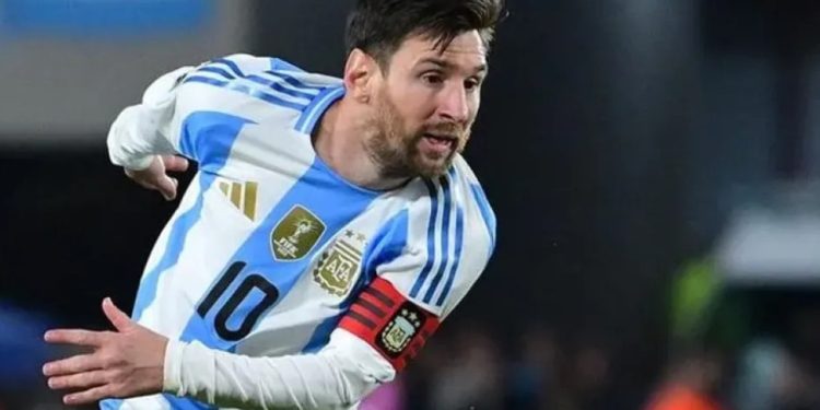 ميسي: لا أريد أن أكون عبئاً على الأرجنتين.. وأشتاق للعودة إلى برشلونة