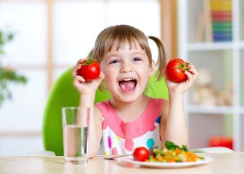 ثلاث نصائح ذهبية مهمة من أجل تركيز طفل المدرسة وتعزيز مناعته خاصةً في الشتاء