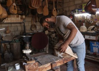 ستة عقود في صناعة الموسيقى تُورَّث للجيل التالي