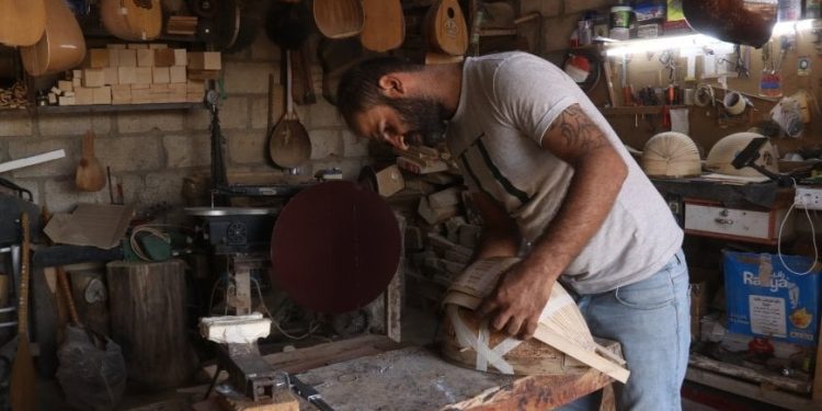 ستة عقود في صناعة الموسيقى تُورَّث للجيل التالي