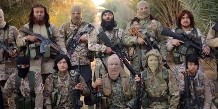 التمسّك بالمسلحين الأجانب.. رهانات أم مخاطرة بمستقبل سوريا الجديدة؟