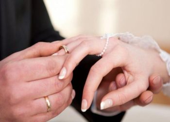 تأثير الأزمة الاقتصادية على الشباب في عزوفهم عن الزواج