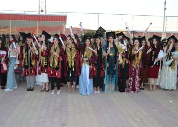 بين الدمعة والضحكة.. عبّر طلبة جامعة روج آفا عن فخرهم بتخرجهم وتحقيق أحلامهم