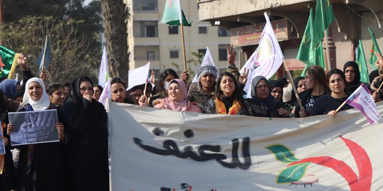 الرقة تحولت إلى ساحة نضال مطالبة بإنهاء العنف ضدّ المرأة