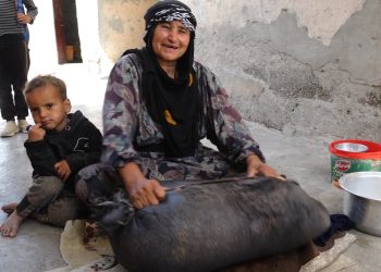 “خض اللبن”.. مهنة تستعيد ذكريات الجدات وهوية تحميها النساء في دير الزور