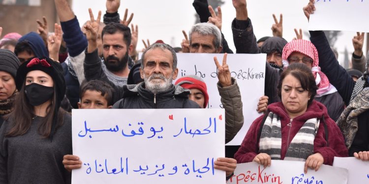 حاصر حصارك لا مفر
