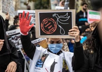 مقتل ما لا يقل عن 110 نساء في إيران خلال عام واحد