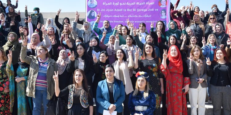 إداريات دير الزور: إشراك المرأة في سوريا الجديدة ضرورة لبناء مستقبل ديمقراطي حر