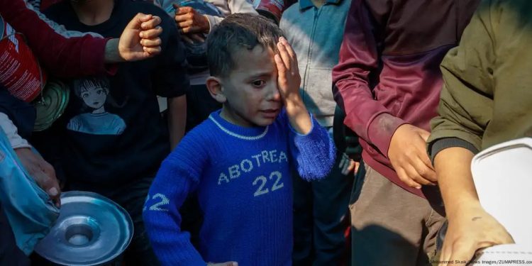 خلال عام.. 520 مليون طفل عاشوا في مناطق الحروب والنزاعات المسلحة