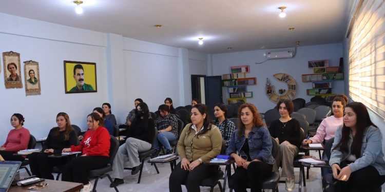 مانيفستو “السلام والمجتمع الديمقراطي”.. دورة تدريبية للنساء لتعميق الوعي وبناء المجتمع