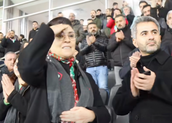 بحضور المناضلة “ليلى زانا” آمد سبور يفوز ويتصدّر الدوري التركي للدرجة الأولى
