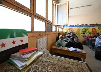 التعليم في ظلّ الحكومة الانتقالية.. مناهج مؤدلجة وواقع مزر