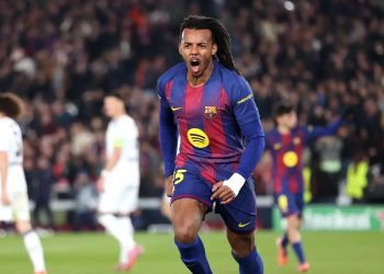 كوندي يمنح برشلونة ريمونتادا ويفوز على فرانكفورت