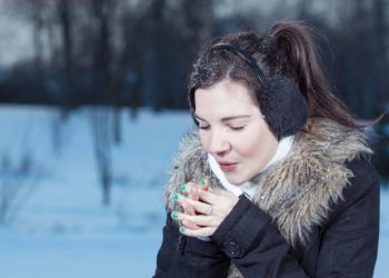 لماذا يشعر بعض الناس بالبرد أكثر؟ الأطباء يكشفون خمسة أسباب خفيّة