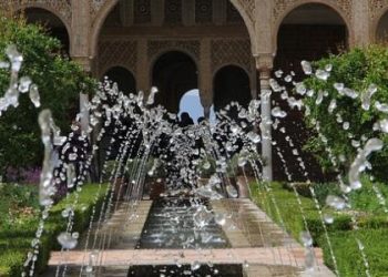 فتح الأندلس بين ثلاثة شعراء معاصرين