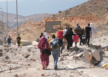 فاتن خضور.. امرأة علوية تروي رحلة عائلتها نحو بر الأمان
