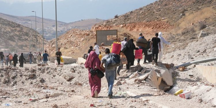 فاتن خضور.. امرأة علوية تروي رحلة عائلتها نحو بر الأمان