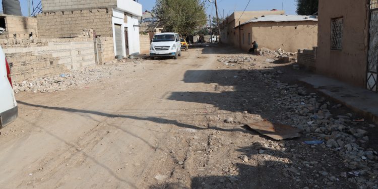 أهالي حي حلكو يشتكون من سوءِ الطرقات وبلدية قامشلو تَعِدُ بالحلول