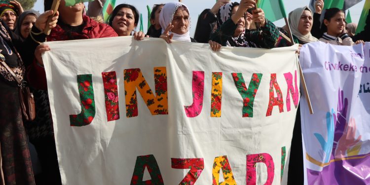 العنف ضد المرأة.. حين يصبح الصمت شريكاً في الجريمة