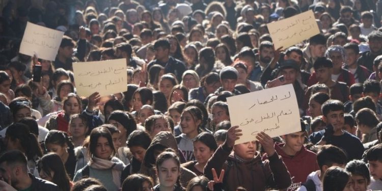 نساء الأشرفية والشيخ مقصود: حصار الحكومة السابقة والحالية وجهان لعملة واحدة