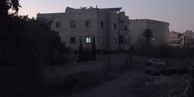 انقطاع التيار الكهربائي يفاقم معاناة الأهالي… والهيئة تبرّر الأسباب