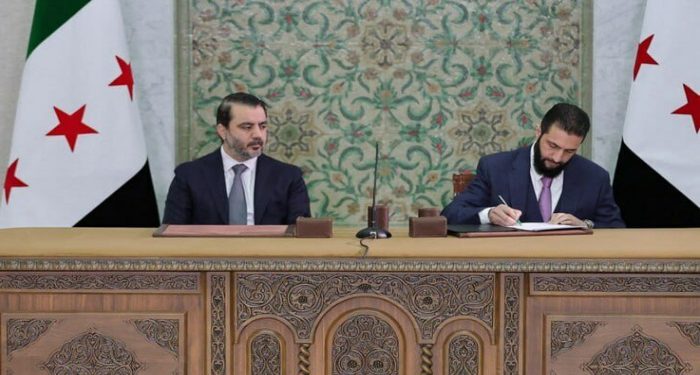 الشرع بعد عام في السلطة… دولة في الخارج وفراغ في الداخل