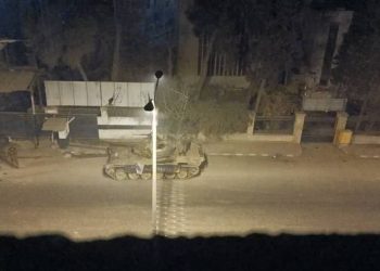 الحكومة الانتقالية تحشد الأسلحة الثقيلة بمحيط الشيخ مقصود والأشرفية