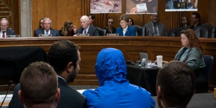 سياسيون: رفع العقوبات يجب أن تتبعه محاسبة مرتكبي الانتهاكات والجرائم