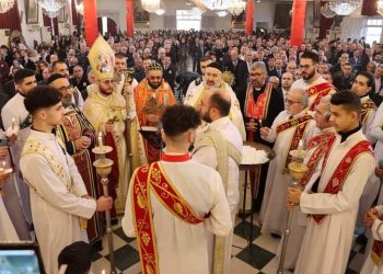 في عيد الميلاد… نساء السريان يرفعن التراتيل ويجدّدن الدعوة للأمن