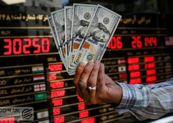 أزمة العملة في إيران.. الدولار يحطم أرقاماً قياسية يومياً ويتجاوز 144 ألف تومان