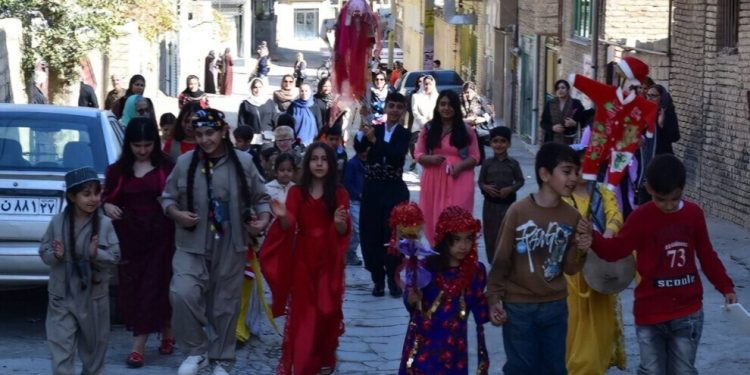 “عروس المطر”.. تقليد كردي يعيد الحياة إلى الذاكرة الشعبية