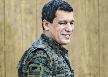 القائد العام لـ”قسد” يدين استهداف الجنود الأمريكيين