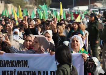 الاندماج بين المفهوم الديمقراطي ومنطق الانحلال