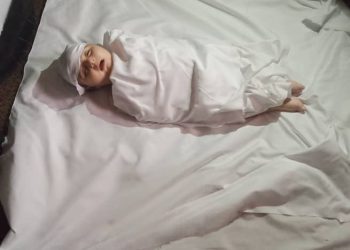 مطالب أم استُشهد طفلها وخُطف زوجها