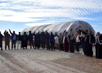 أهالي مقاطعة الجزيرة يحتجون على الصمت الدولي أمام قاعدة التحالف